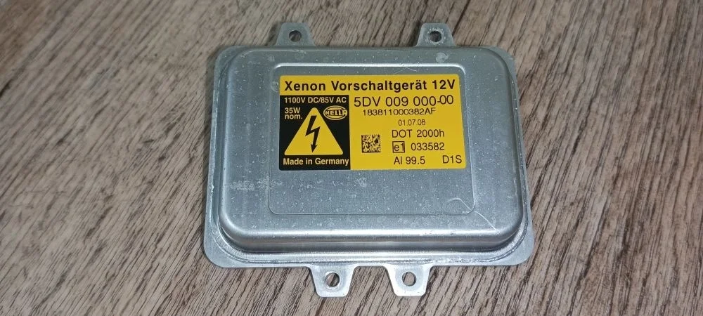 Блок розжига ксенона Volkswagen Jetta V (2005—2011) 7L6, 374, 3T4, 3T5, 517, 5K1, AJ5, 521, 5M1, 5N1