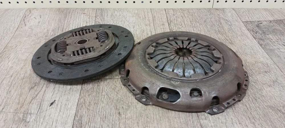 Комплект сцепления фольксваген ауди шкода 1.6L BSE Octavia II (2004—2009) 3C2, 3C5, 2KA, 2KB, 2KH, 2KJ, 6J1, 6J5, 6J8, 5P1, 5P5, 1F7, 1P1, 521, 8P1, 8PA, 542, 545, 572, 6Y2, 6Y3, 6Y5, 1Z3, 1Z5, 933, 1T2, 6E1, 6X1, AJ5, 9N3, 5J7, 8PAXW, 8PAXX, 8Z0