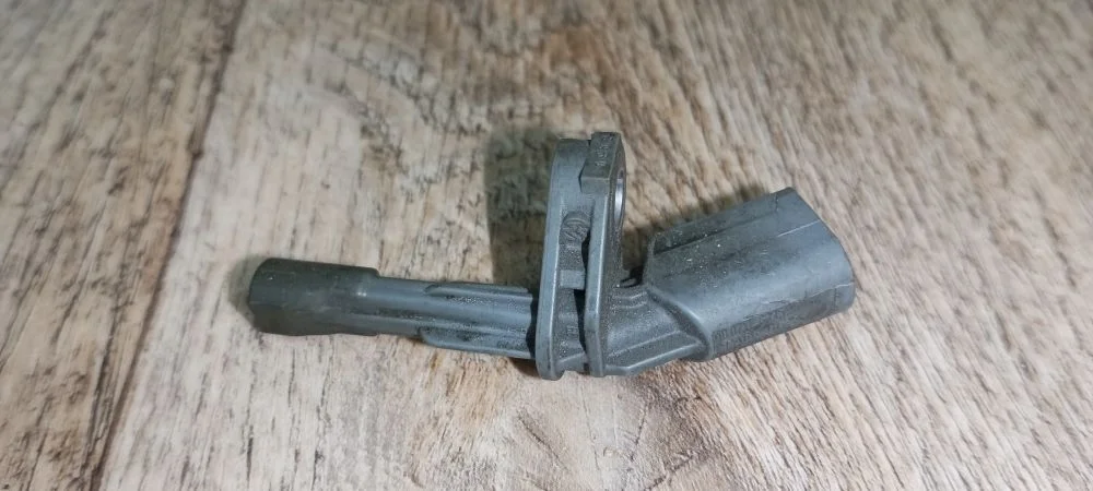 Датчик ABS задний Volkswagen Passat B7 Passat B7 (2010—2015) 362, 365, A32, A33, A34, 1F8, 163, AV3, AY3, 374, 3T4, 3T5, 138, 710, 5N2, 7N1, 8UB, 8UG, 358, 1T3, 0Y7, 5L6, 5L7, 676, 677, 517, 5C1, 5C2, 5C7, 5C8
