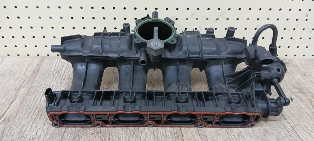 Впускной коллектор Volkswagen  CDAA, CDAB, BZB,CAW Passat B6 (2005—2010)