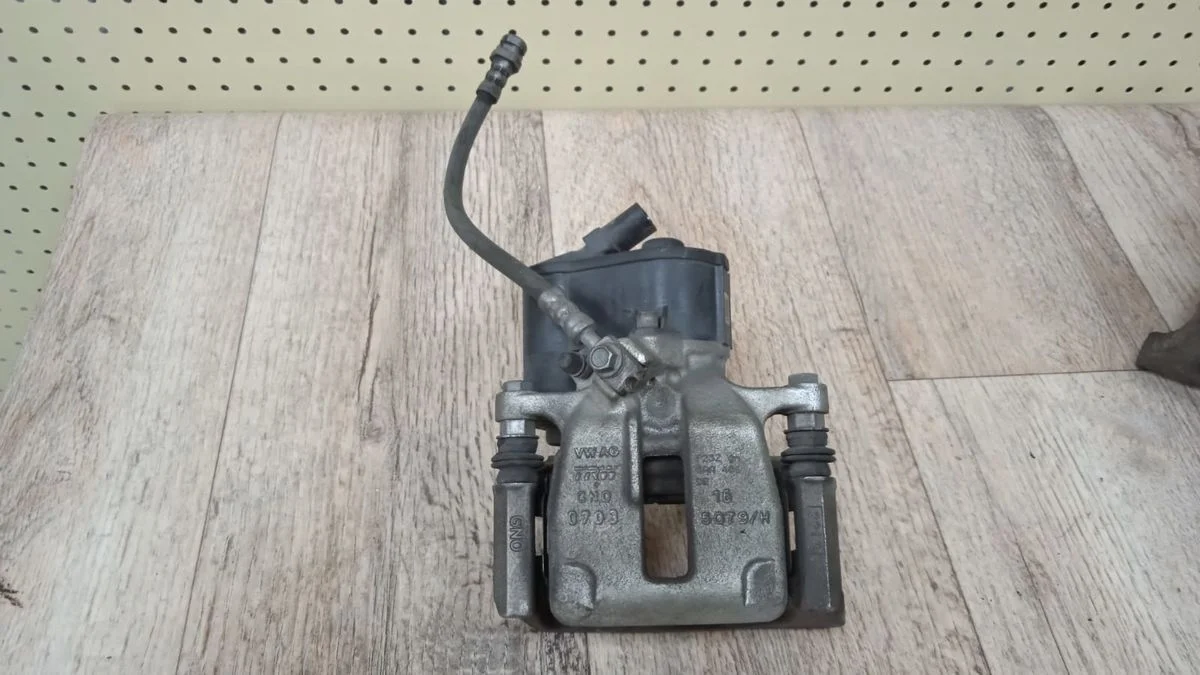 Суппорт тормознойзадний Volkswagen Passat B7 Passat B7 (2010—2015) 362, 365, 3C2, 3C5, 357, 358, 710, 8UB, 7N1, 5N1, 5N2