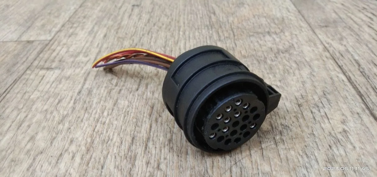 Разъем DSG6 Volkswagen 1J0927320 Octavia II рестайлинг (2008—2013) 2KA, 2KB, 2KH, 2KJ, SAA, SAB, SAH, SAJ, 362, 365, 3C2, 3C5, 3G2, 3G5, A32, A33, A34, CB2, CB5, 1J2, 1J6, 162, 163, 1K2, AV2, AV3, AY3, BU3, 4B2, 4B4, 4B5, 4B6, 4F2, 4F5, 4E2, 4E8, 137, 138, 8J3, 8J9, FV3, FV9, 8L1, 8P1, 8PA, 8V1, 8VA, 8VS, 7M6, 7M9, 7N1, 7