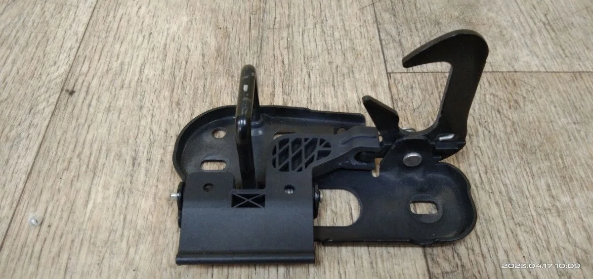 Замок капота Volkswagen Passat B6 (2005—2010) Passat B6 (2005—2010) 7P5