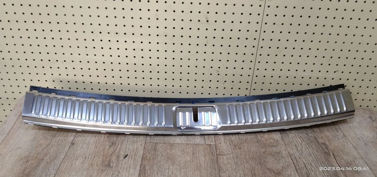 Накладка задней панели Volkswagen Touareg II (2010—2014) Touareg II (2010—2014) 7P5