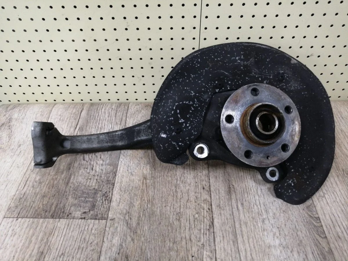 Кулак поворотный передний Audi A4 B8 (2007—2012) A4 B8 (2007—2012) 8K2