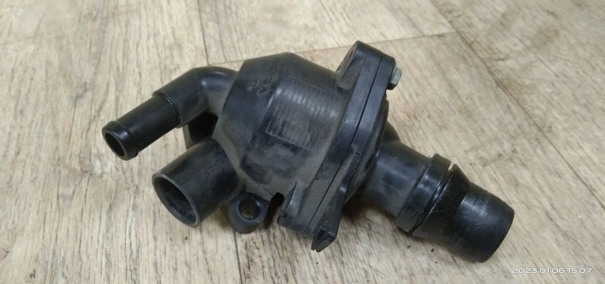 Корпус термостата Honda K20A/K24A Accord VIII (2007—2011) CU2, DBA-CU2, CW2, DBA-CW2