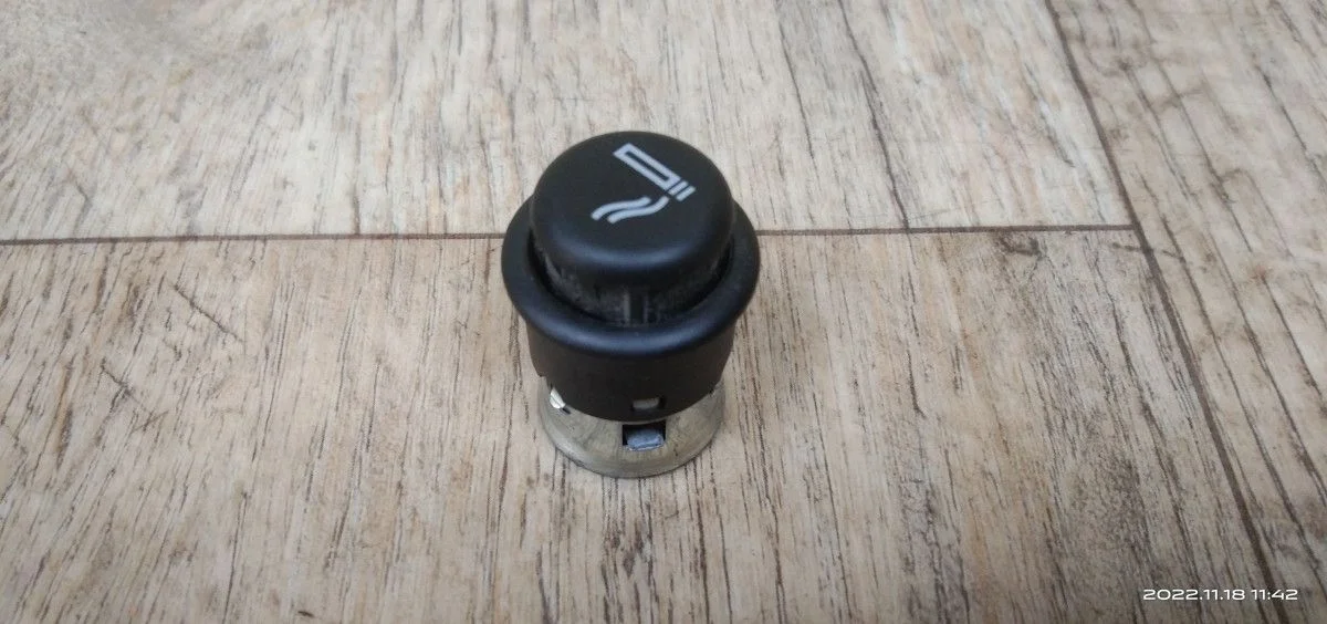 Прикуриватель Volkswagen Tiguan I (2007—2011) Tiguan I (2007—2011) 312, 315, 323, 324, 327, 328, 331, 332, 362, 365, 3B2, 3B3, 3B5, 3B6, 3C2, 3C5, 3G2, 3G5, A32, A33, A34, CB2, CB5, 1J2, 1J6, KF1, CA1, CA2, SCB, SCC, SYI, SYJ, SYM, SZB, SZC, SZD, SZH, SZI, SZJ, SZK, SZO, SZP, SZQ, SZS, SZT, SZU, SZV, SZW, SZX, SZY, SZZ, U