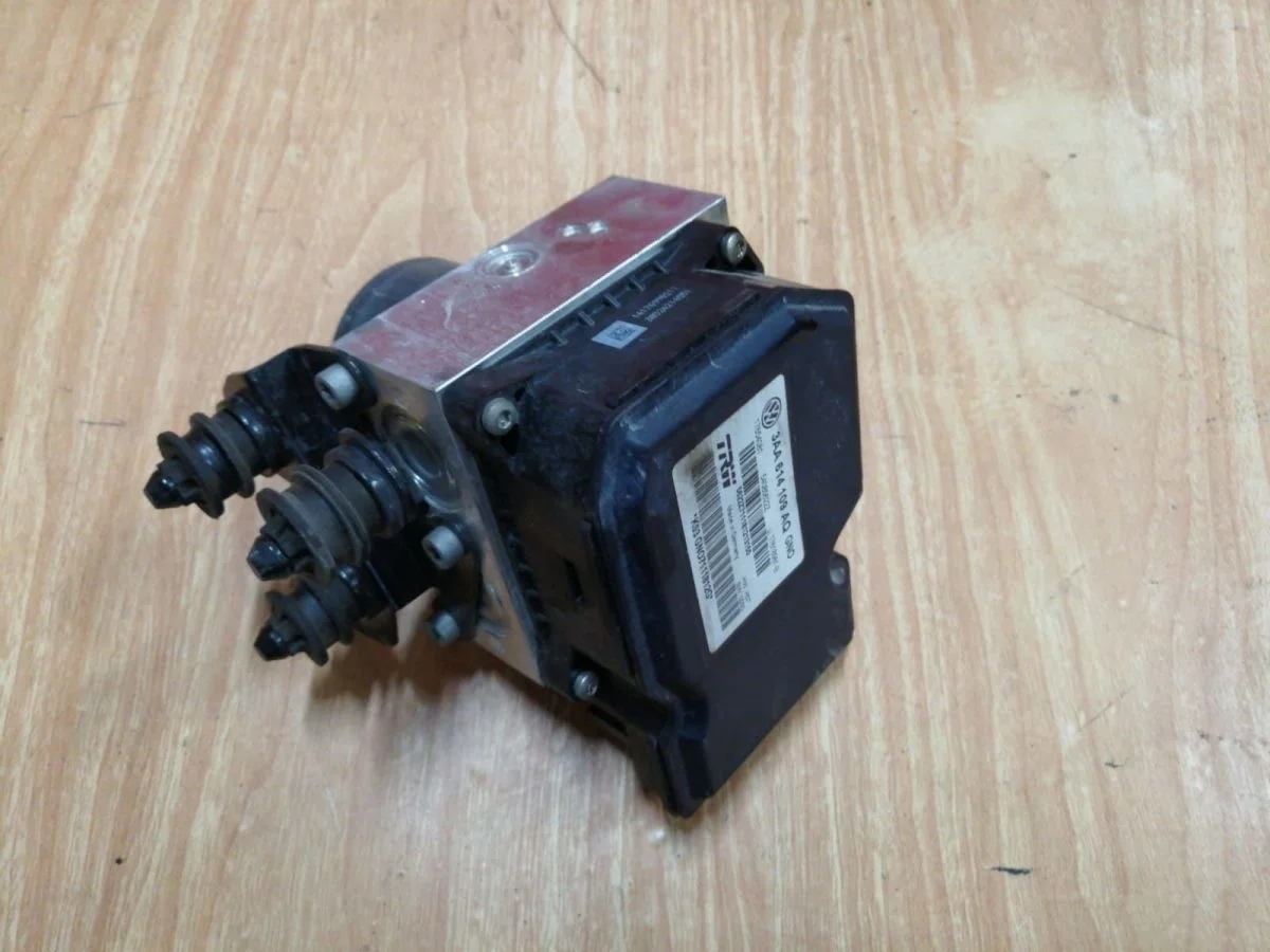 Блок ABS (насос) Volkswagen Passat B7 (2010—2015) Passat B7 (2010—2015)