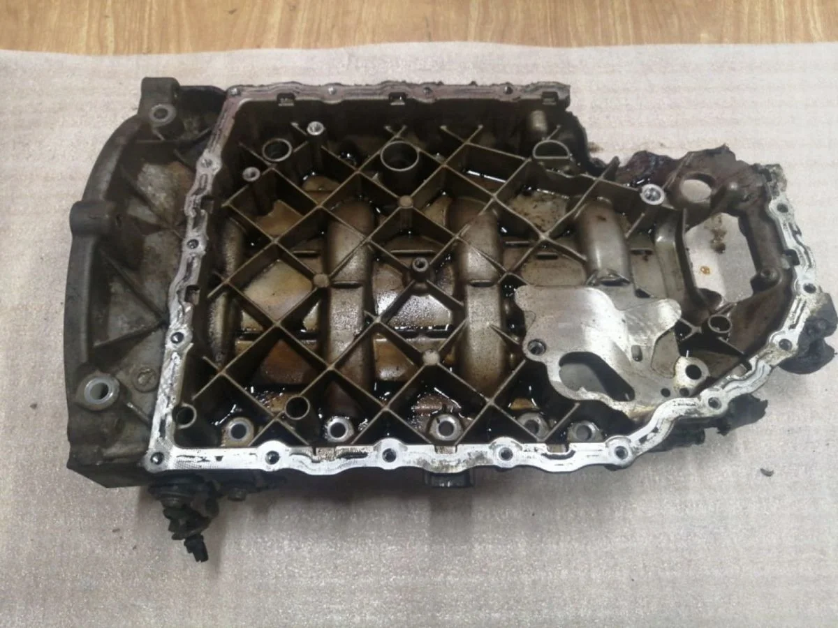 Полуподдон Skoda CDAB Octavia II рестайлинг (2008—2013) 3C2, 3C5, 5P1, 5P5, 5P8, 1F7, 1F8, 1P1, 3T4, 3T5, 137, 8P1, 8PA, 8J3, 8J9, 710, 8UB, 5N1, 5N2, 5P2, 1Z3, 1Z5, 933, 357, 5L6, 5L7, 676, 677, 5K1, AJ5, 5C7, 8P7, 8PAXW, 8PAXX
