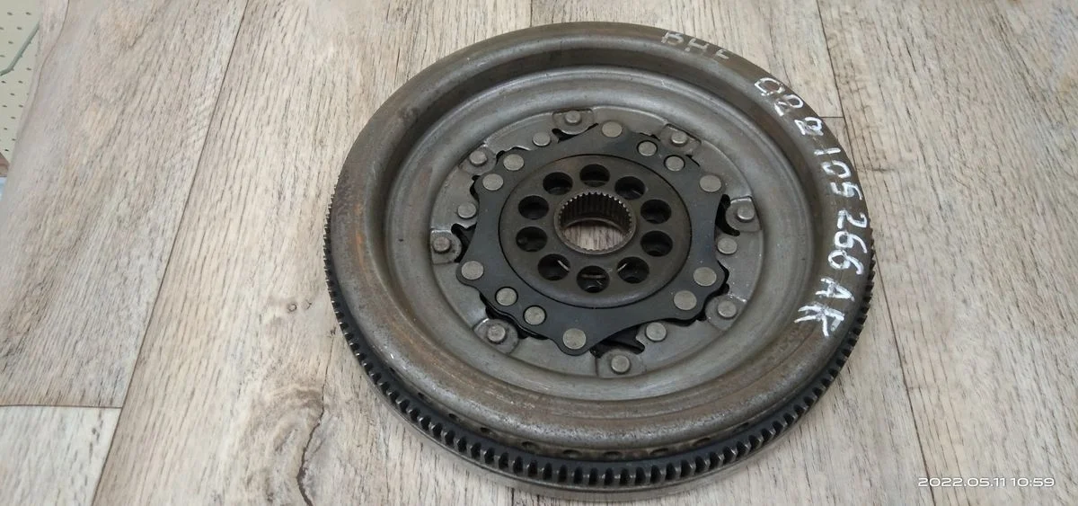 Маховик Volkswagen Passat CC B6 (2008—2012) Passat CC B6 (2008—2012) A33, A34, 357, 1F7, 3T4, 3T5, 1J1, 8P1, 8PA, 8J3, 8J9, 8PAXW, 8PAXX