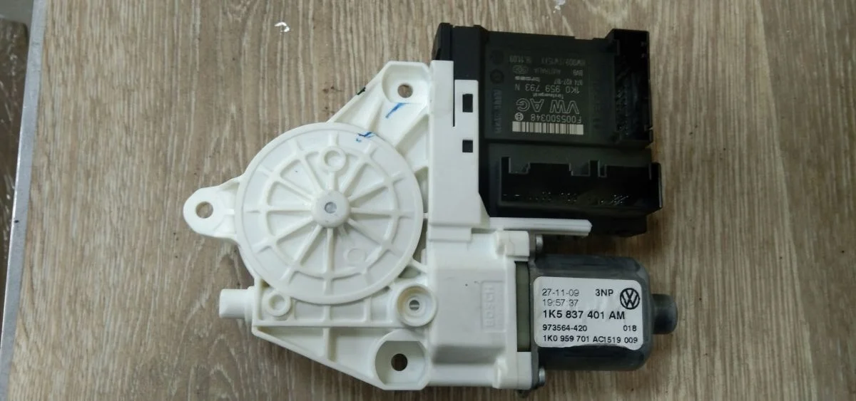 Моторчик стеклоподъемника Volkswagen Passat B6 (2005—2010) Passat B6 (2005—2010) 3C2