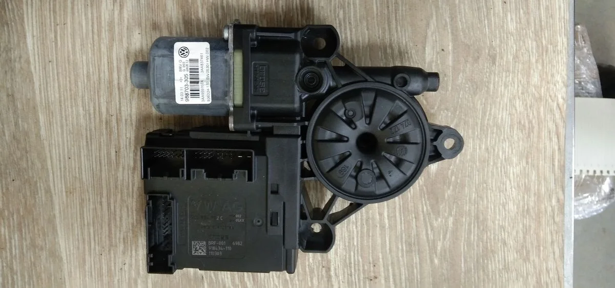 Моторчик стеклоподъемника Volkswagen Passat B6 (2005—2010) Passat B6 (2005—2010) 362, 365, 3C2, 3C5