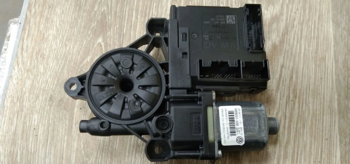 Моторчик стеклоподъемника Volkswagen Passat B7 (2010—2015) Passat B7 (2010—2015) 362, 365
