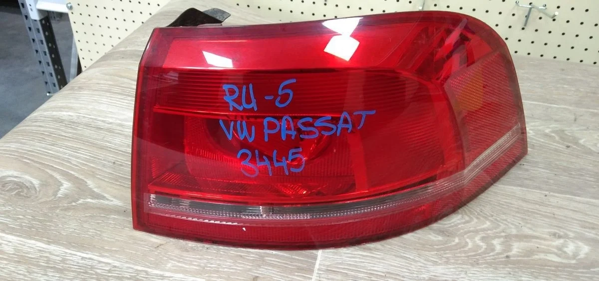 Фонарь задний наружный Volkswagen Passat B7 (2010—2015) Passat B7 (2010—2015)