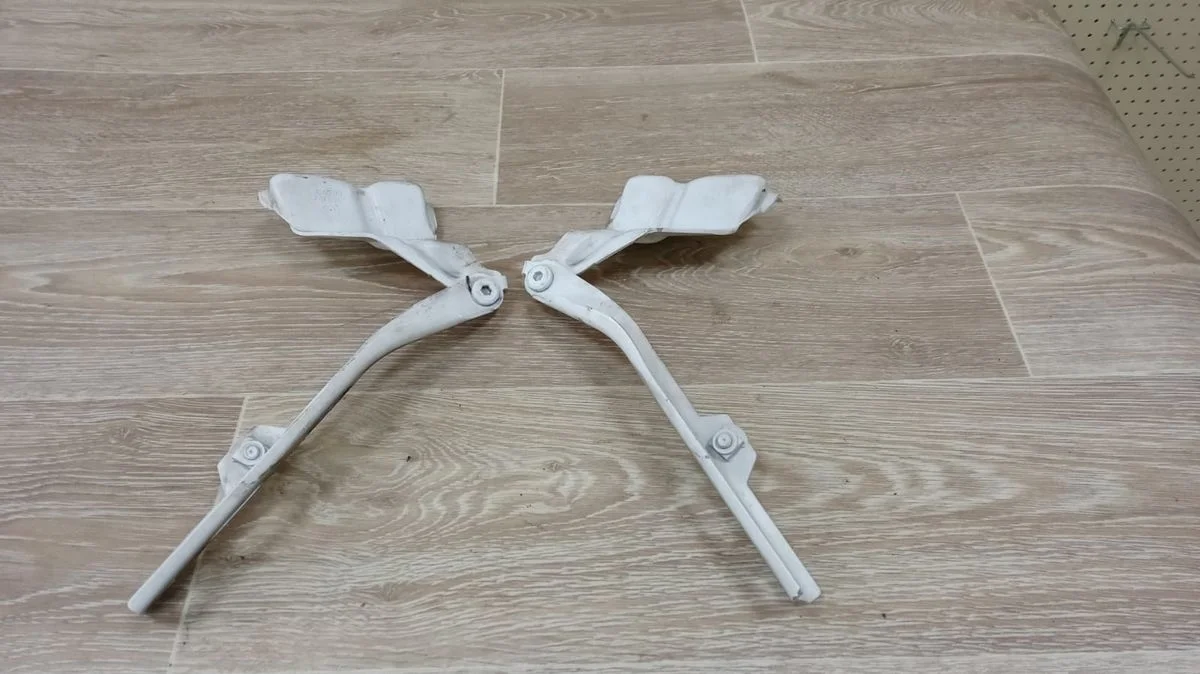 Петля капота Audi Q5 I (2008—2012) Q5 I (2008—2012) 8R