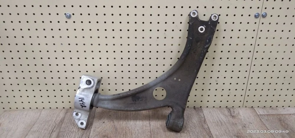 Рычаг передний Volkswagen Passat B6 (2005—2010) Passat B6 (2005—2010) 362, 365, 3C2, 3C5, 358, 710, 8UB, 8UG, 7N1, 7N2