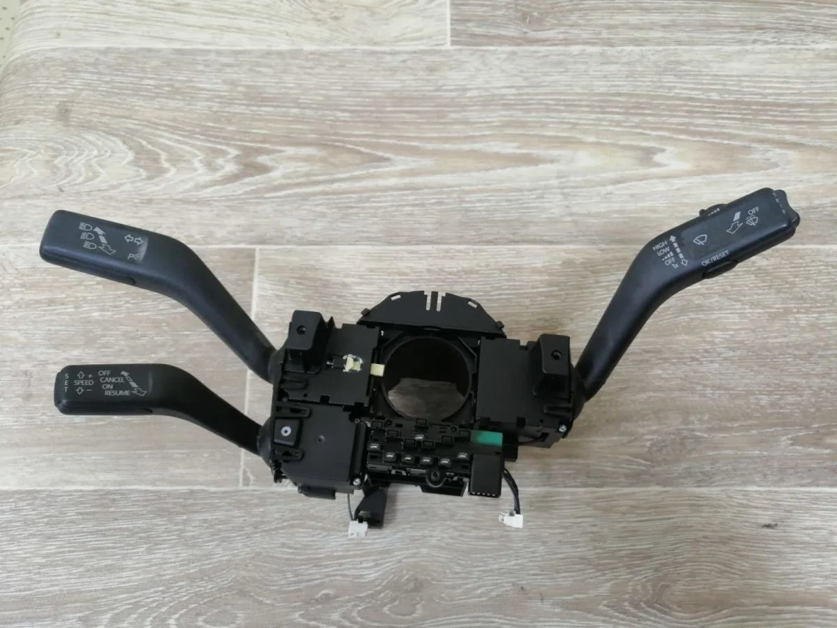 Переключатель подрулевой Volkswagen Passat CC B6 (2008—2012) Passat CC B6 (2008—2012) 358