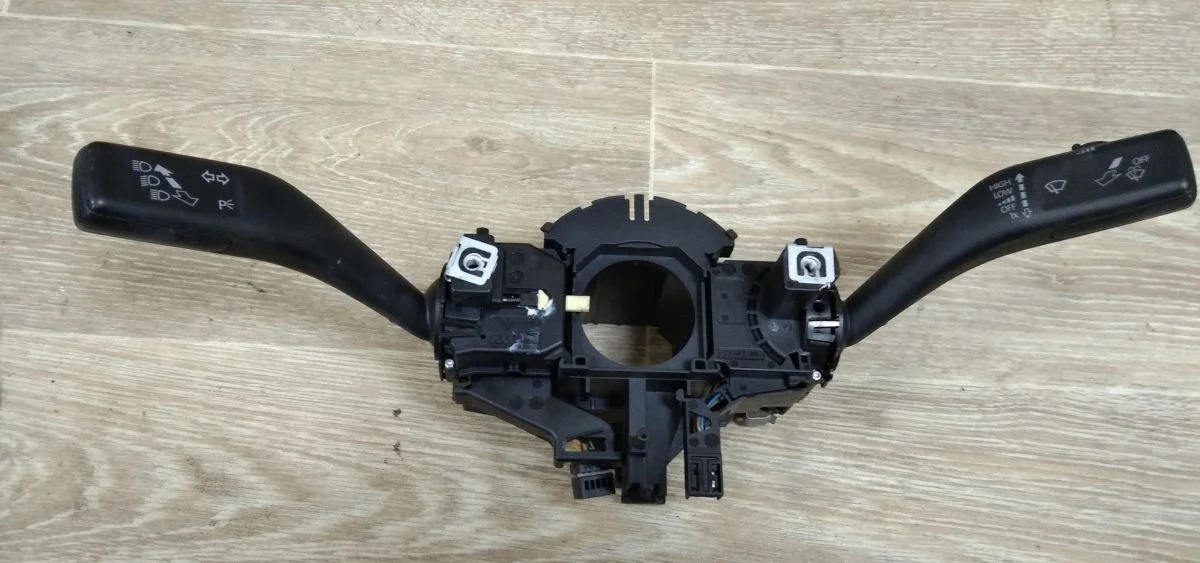 Переключатель подрулевой Volkswagen Jetta V (2005—2011) Jetta V (2005—2011) 1K2