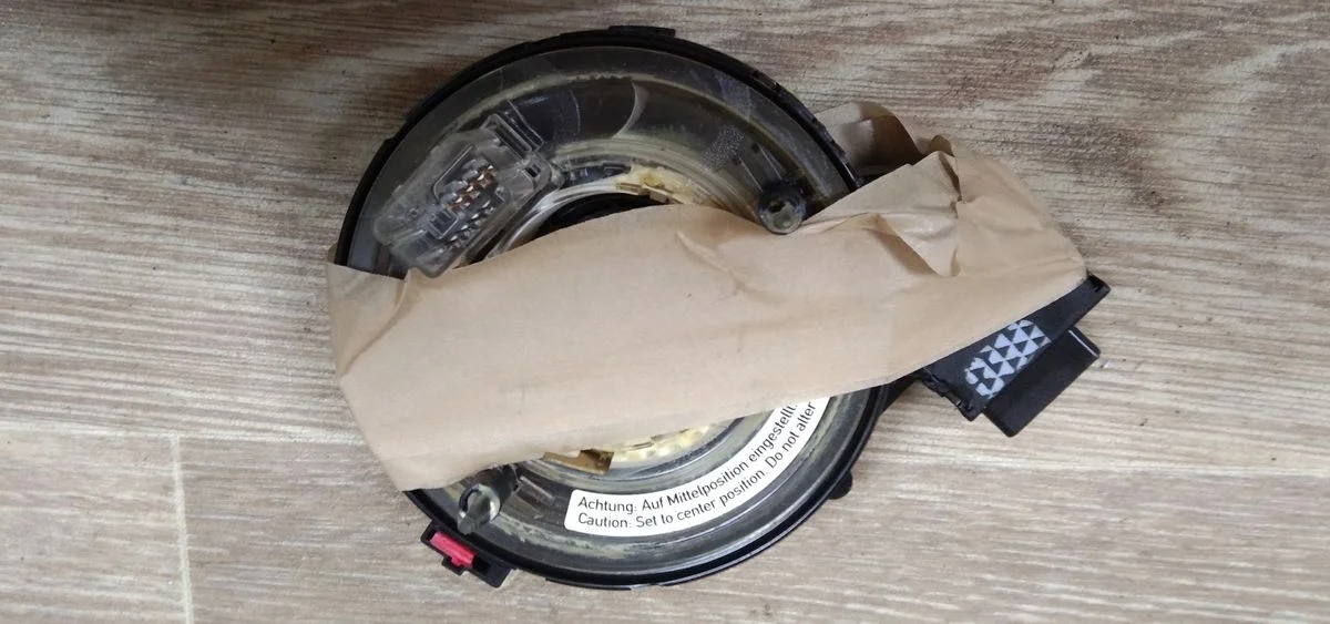 Механизм подрулевой для SRS (ленточный) Volkswagen Jetta V (2005—2011) Jetta V (2005—2011) 1K2, 1K1, 422, 423, 427, 429, 8J3, 8J9, 8P1, 8PA, 8P7, 8PAXW, 8PAXX