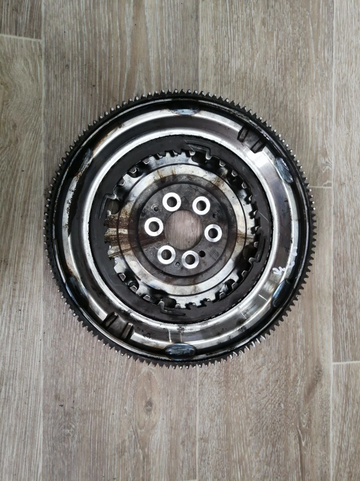 Маховик Volkswagen Golf Mk6 (2008—2012) Golf Mk6 (2008—2012) 362, 365, 6J1, 6J5, 6J8, 5P1, 5P5, 5P8, 1P1, 521, 8P1, 8PA, 542, 545, 572, 1Z3, 1Z5, 933, NH1, NH3, AJ5, 5L6, 5L7, 676, 677, 8X1, 8XA, 8PAXW, 8PAXX, 5J7
