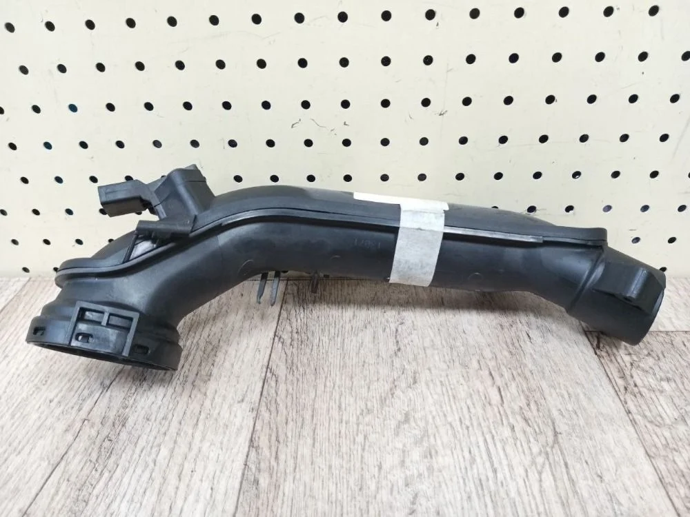 Патрубок воздушный Volkswagen Golf Plus II (2009—2014) Golf Plus II (2009—2014) 2CA, 2CB, 2CH, 2CJ, 6J1, 6J5, 6J8, 5P1, 5P5, 5P8, 1P1, 163, 521, 8P1, 8PA, 542, 545, 572, KG3, 1Z3, 1Z5, 933, NH1, NH3, AJ5, 5L6, 5L7, 676, 677, 5C2, 5C7, 5C8, 8X1, 8XA, 601, 603, 641, 642, 643, 644, 5J7, 8P7, 8PAXW, 8PAXX