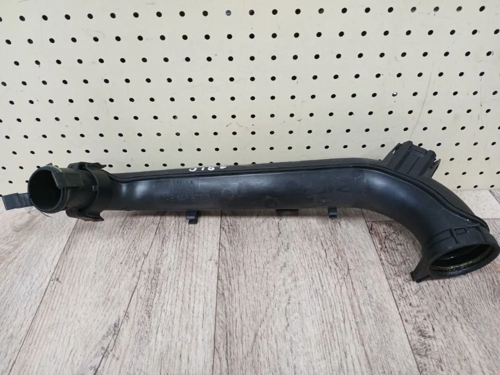 Патрубок воздушный Volkswagen Golf Mk7 (2012—2017) Golf Mk7 (2012—2017) 3G2, 3G5, CB2, CB5, SAA, SAB, SAH, SAJ, 6J1, 6J5, 6J8, 6P1, 6P5, 6P8, 163, AV3, AY3, BU3, 138, 8V1, 8VA, 8VF, 8VK, 8VM, 8VS, KH0, AX1, BT1, BT2, BW2, 8UB, 8UG, 7N2, GAB, 5E3, 5E5, NL3, NM2, NM3, NM4, NM5, NR3, AM1, AN1, 5C2, 5C7, 5C8, 8X1, 8XA, 8XF, 8XK, A