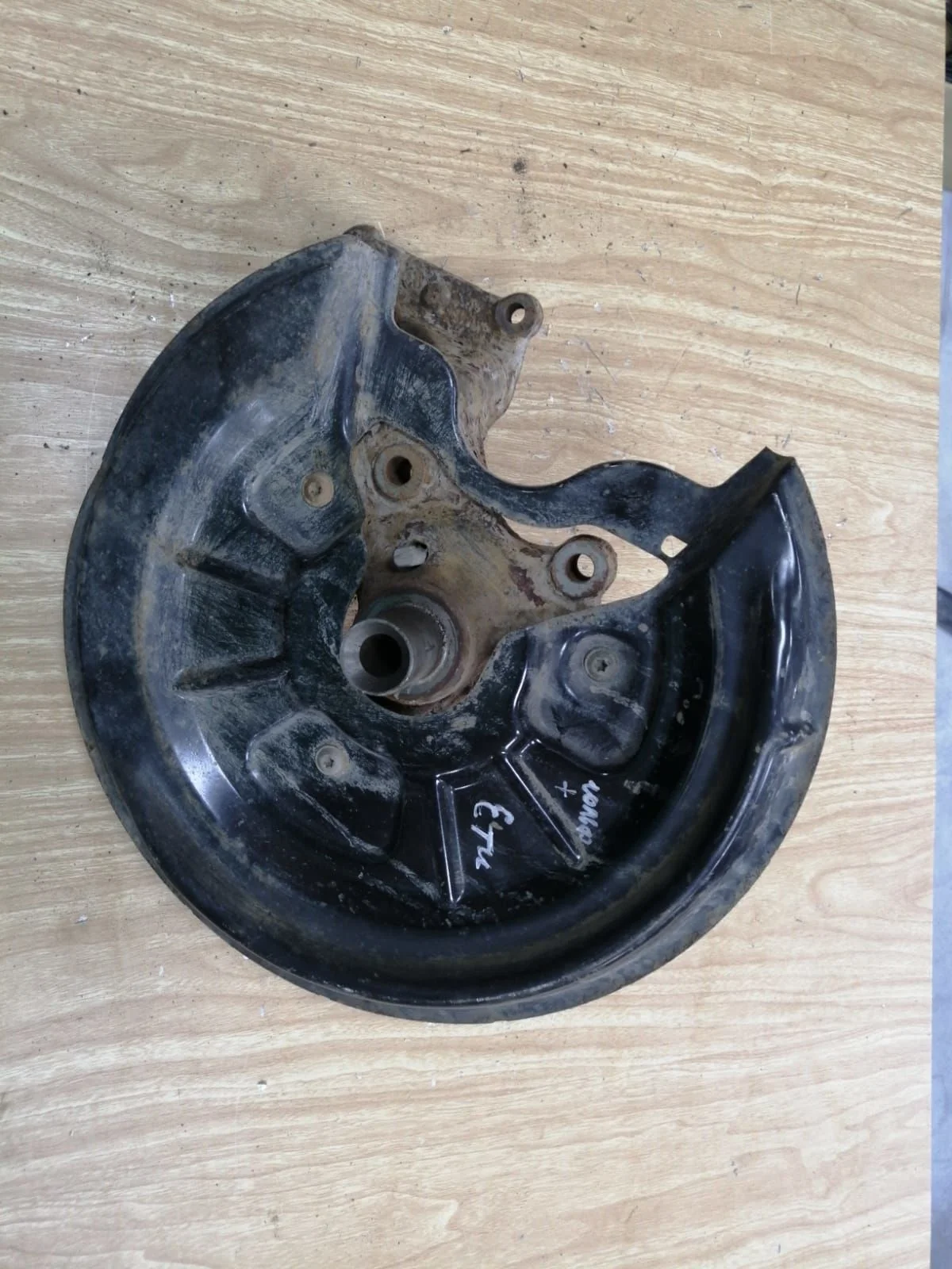 Кулак поворотный задний Volkswagen Golf Mk6 (2008—2012) Golf Mk6 (2008—2012) 5P1, 5P5, 1P1, 1K1, 5K1, 521, 5M1, 8PA, 8PAXW, 8PAXX