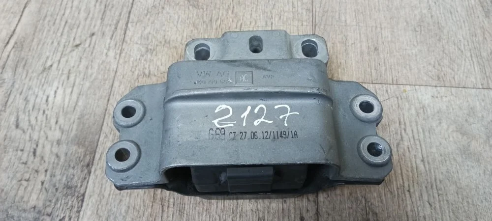 Опора двигателя Volkswagen Passat B7 (2010—2015) Passat B7 (2010—2015) 362, 365, 3C2, 3C5, 1F7, 357, 163, AV2, AV3, AY2, 1T2, 5L6, 5L7, 676, 677, 521, 5M1, 1K1, 1K5, 517, 5K1, AJ5, 5C2, 5C8, 138