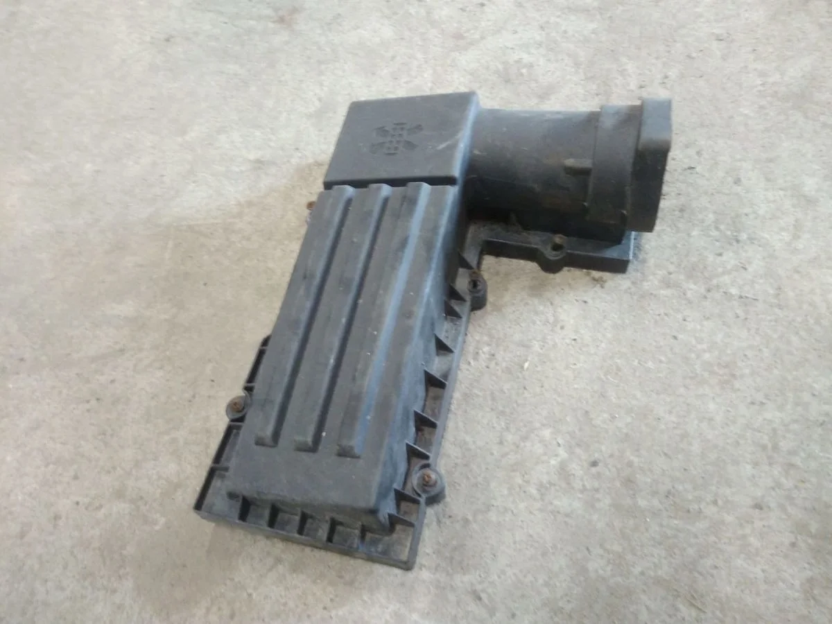 Корпус воздушного фильтра Volkswagen Passat B6 (2005—2010) Passat B6 (2005—2010) 3С2