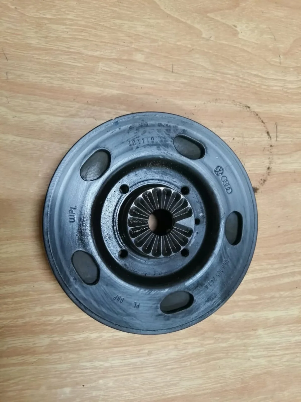 Шкив коленвала Skoda Octavia II рестайлинг (2008—2013) Octavia II рестайлинг (2008—2013) 1F7, 1F8, 5P1, 5P5, 5P8, 1P1, 8RB, 374, 3T4, 3T5, 8J3, 8J9, 8P1, 8PA, 8KH, 8F7, 8T3, 8TA, 8K2, 8K5, 5P2, 1Z3, 1Z5, 913, 933, 357, 3R2, 3R5, 5L7, 677, AJ5, 8P7, 8PAXW, 8PAXX