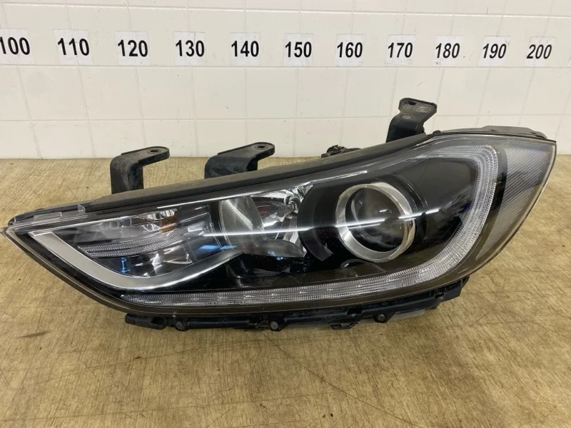 Фара ксеноновая HYUNDAI ELANTRA 6 2015 2016 2017 2018 2019 2020 AD