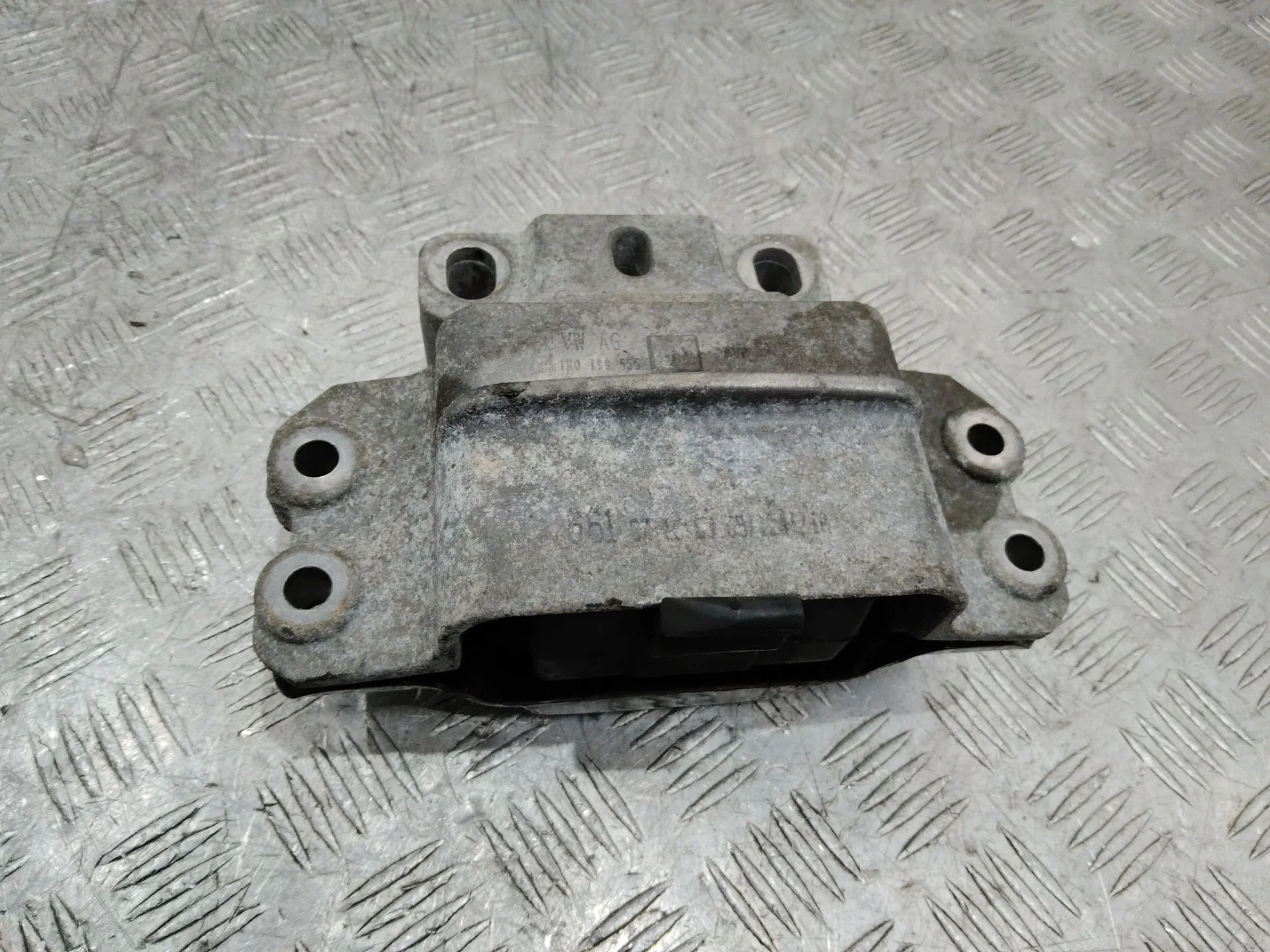 подушка крепления КПП Volkswagen Passat B6