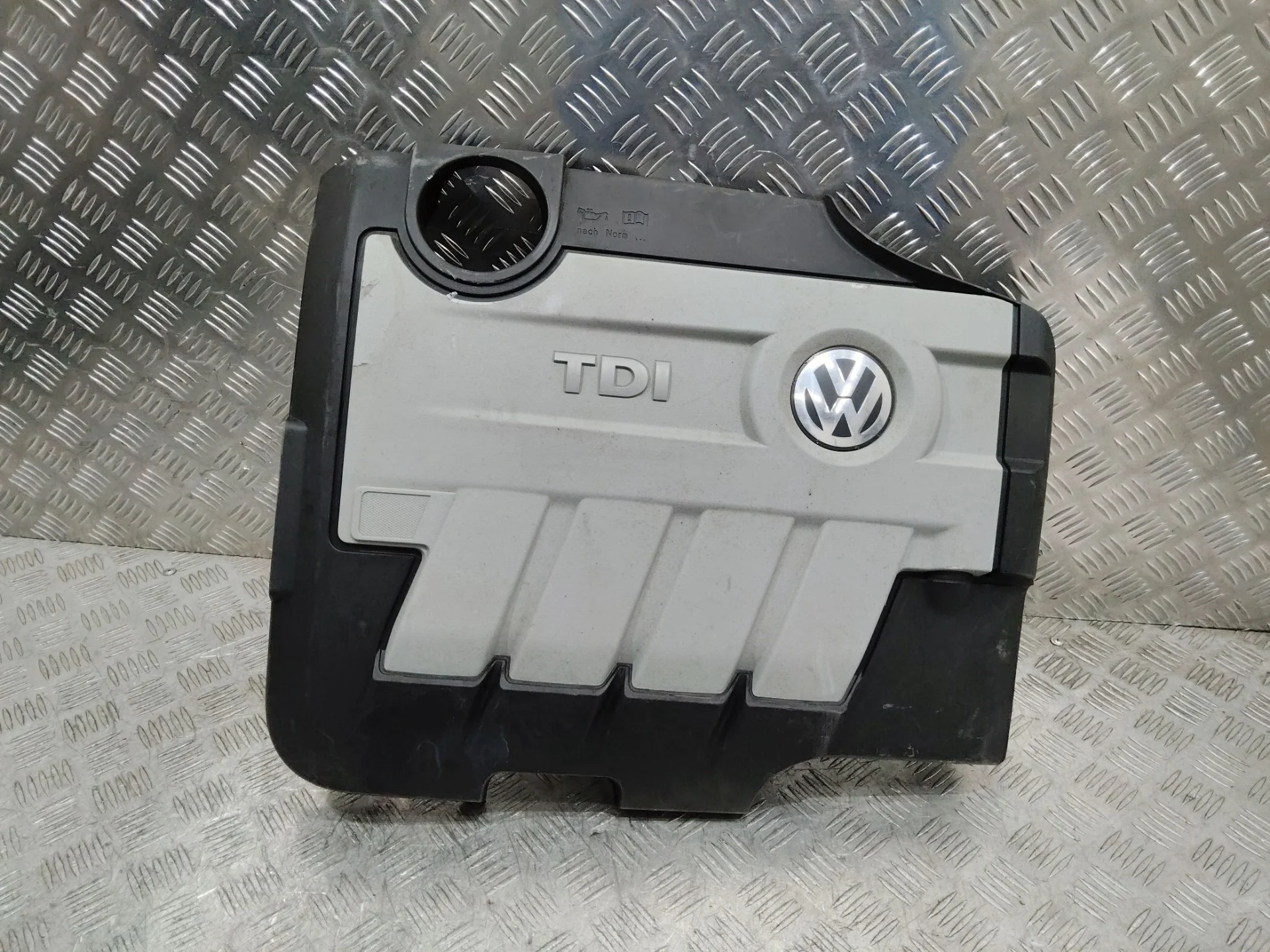 декоративная крышка двигателя Volkswagen Passat B6