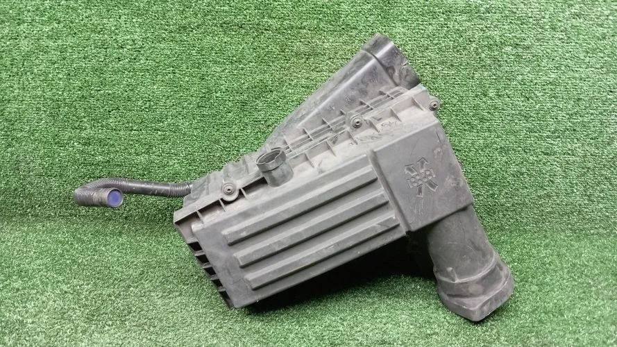 корпус воздушного фильтра Volkswagen CBFA 357 Volkswagen Passat Cc CBFA 357 1K0129607AS