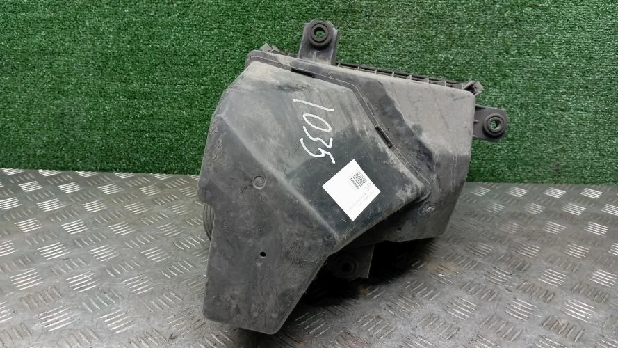 корпус воздушного фильтра Hyundai D4CB TQ Hyundai Starex D4CB TQ 281124H000,281114H000