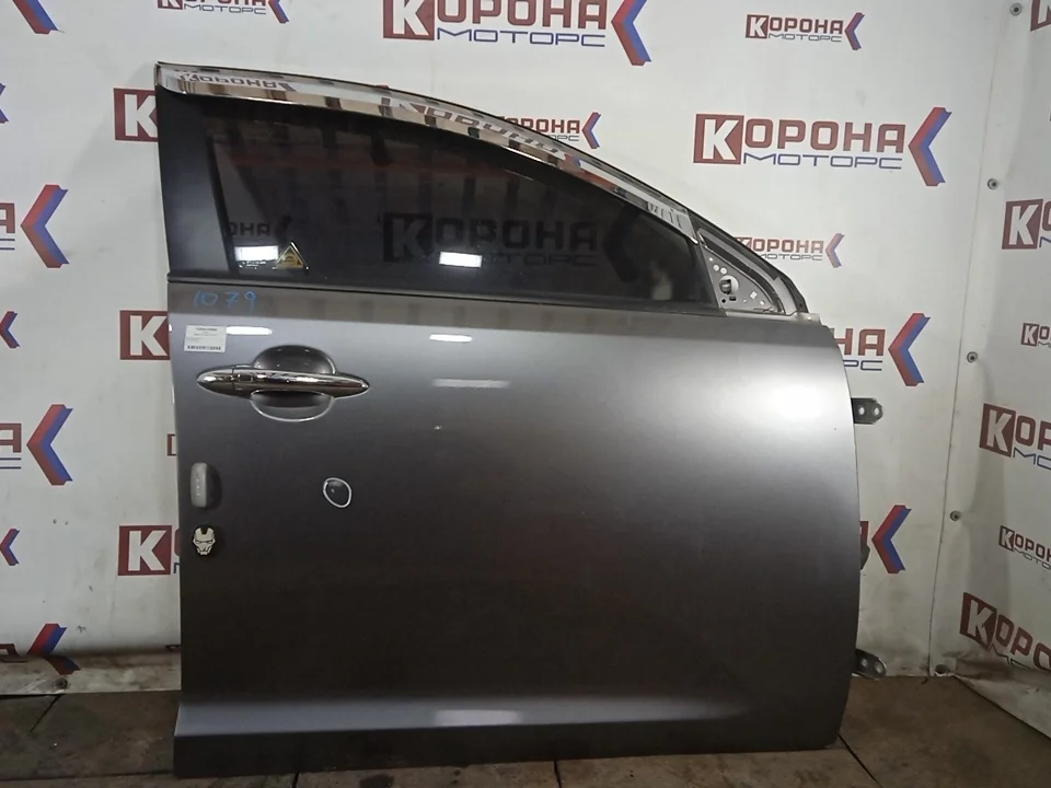 Дверь передняя правая Б/У мелкие потертости