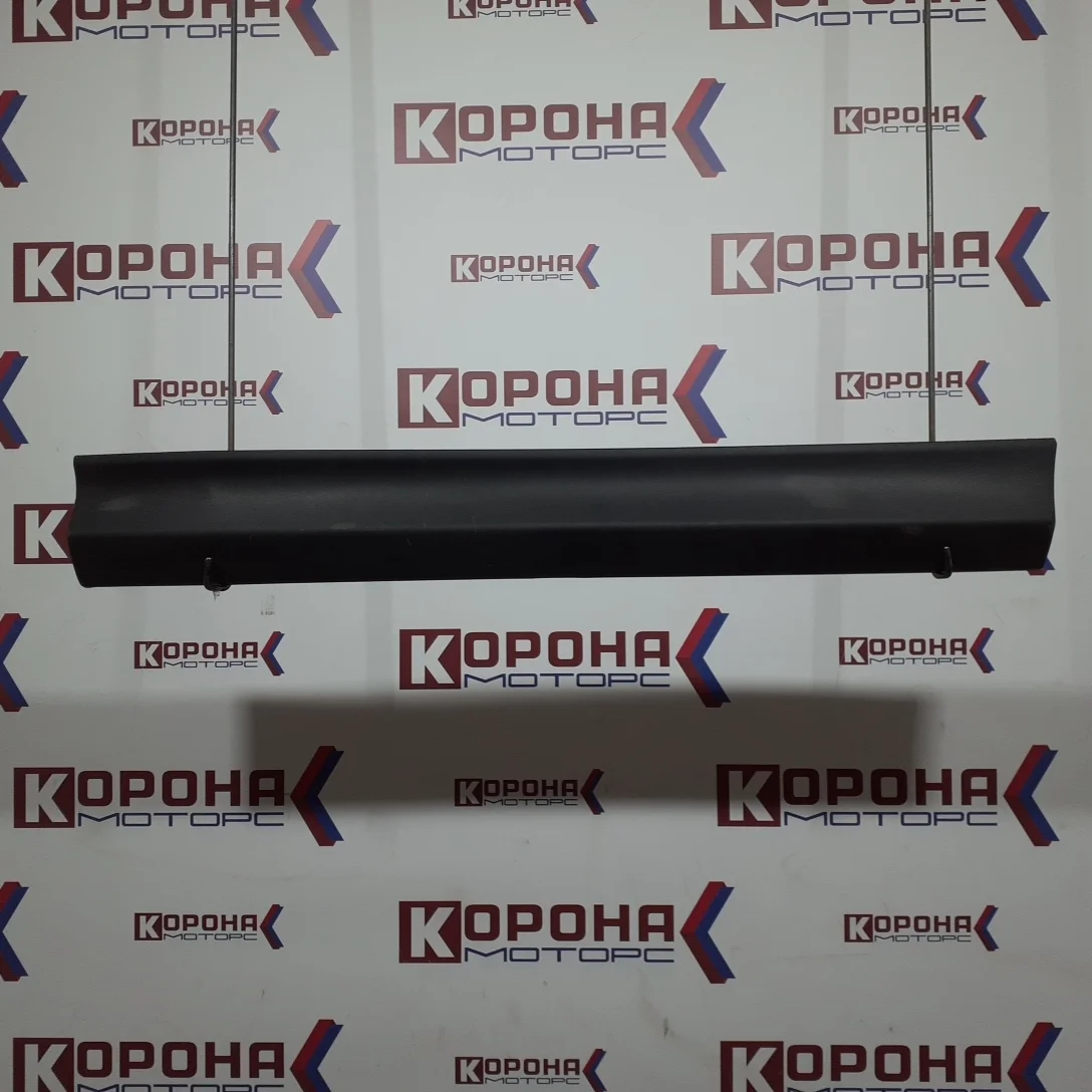 Накладка двери передней правой Уценка потертости