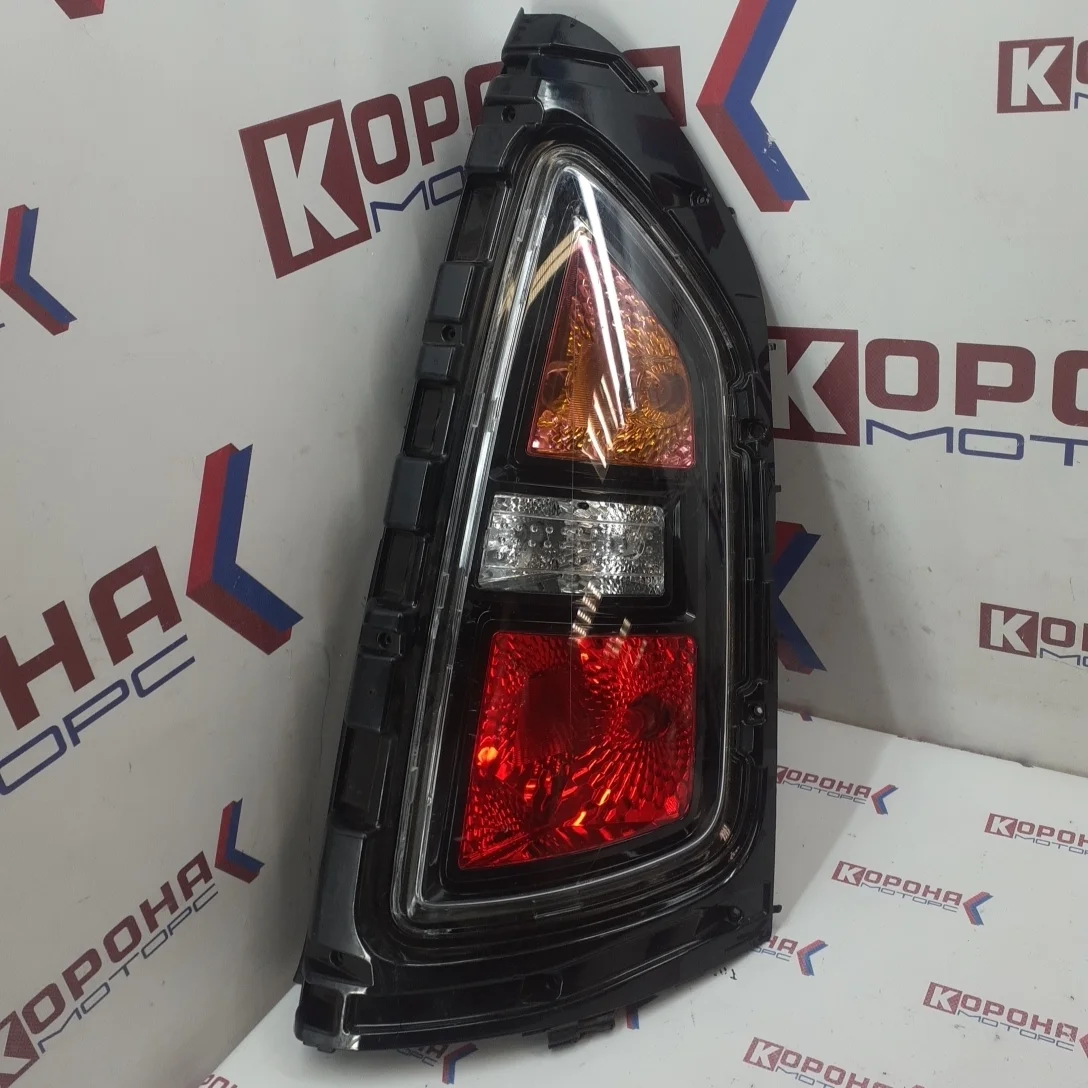 Фонарь задний правый Уценка потертости царапины дефект