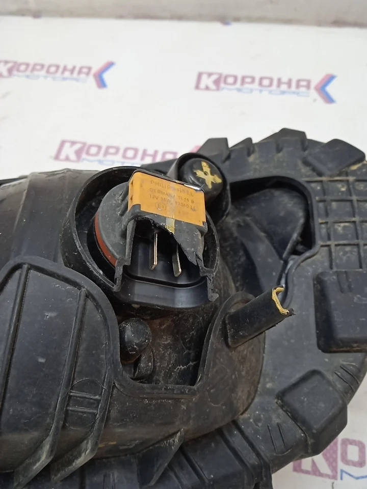 Фара противотуманная правая Б/У потертости царапинки