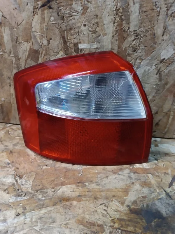 Фонарь Audi A4 2003 B6