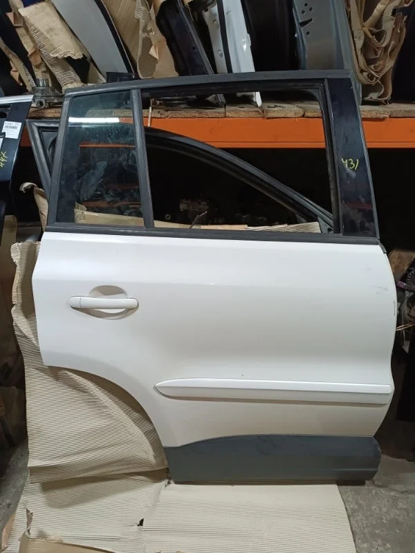 Дверь Volkswagen Tiguan 2009 5N1