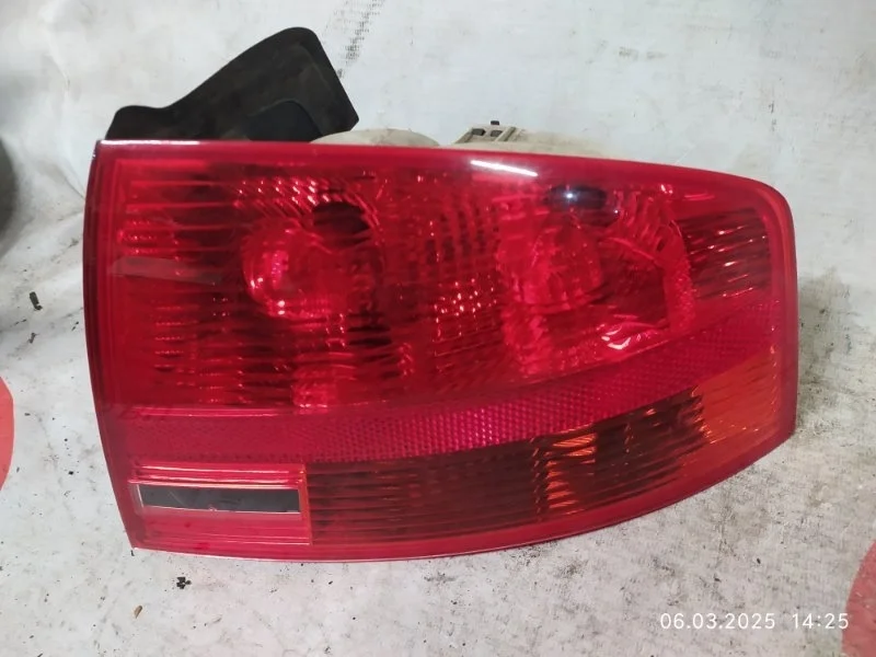 Фонарь Audi A4 2006 8ED