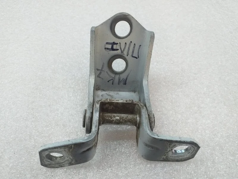 Петля двери Mazda 3 2013 BL