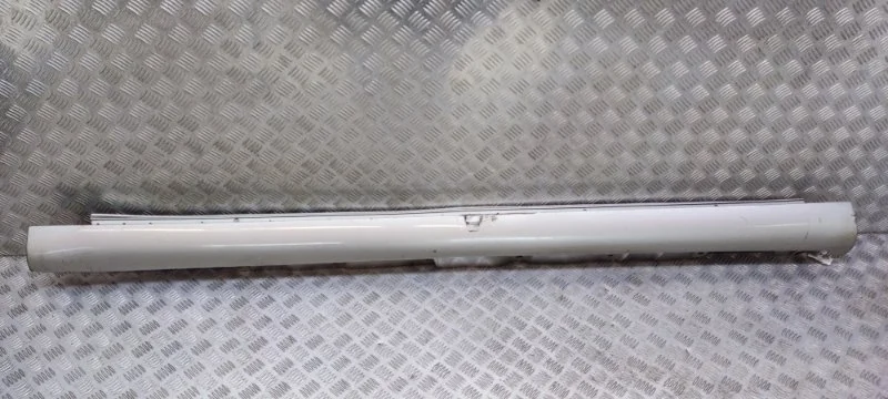 Накладка порог Toyota Avensis 2008 ZZT251L