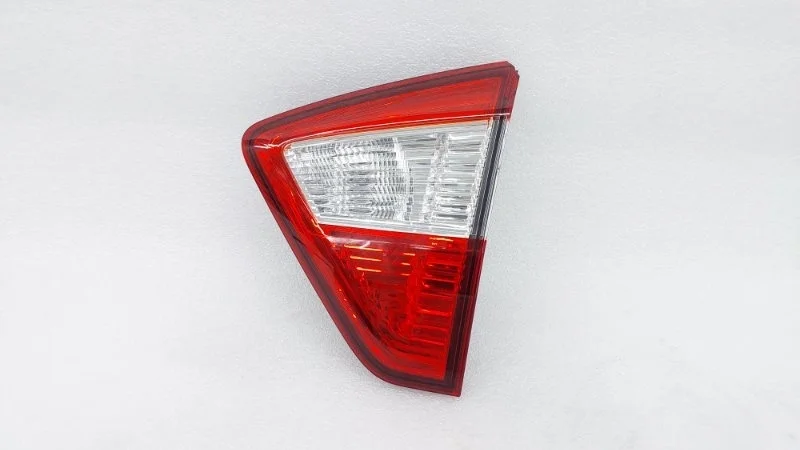 Фонарь Nissan Terrano 2015 3