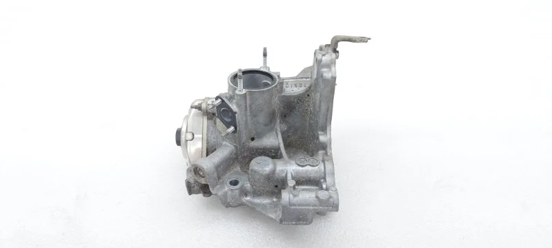 Корпус помпы Toyota Camry 2019 70