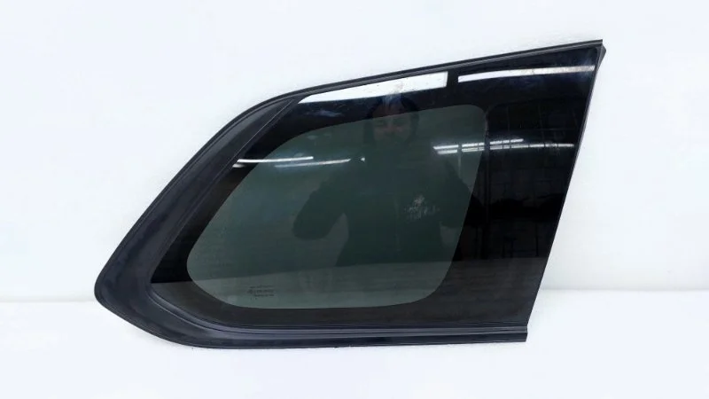 Стекло кузовное глухое Mitsubishi Outlander 2021 GF3W