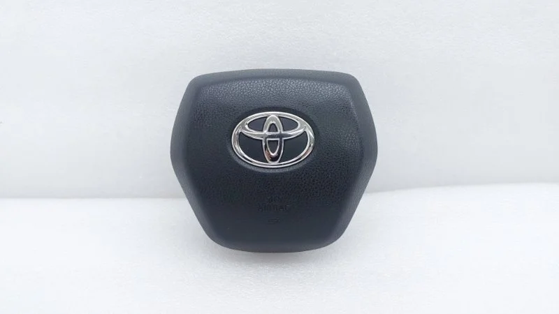 Заглушка подушки безопасности Toyota Camry 2018 70