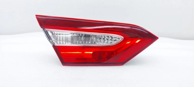 Фонарь Toyota Camry 2018 70