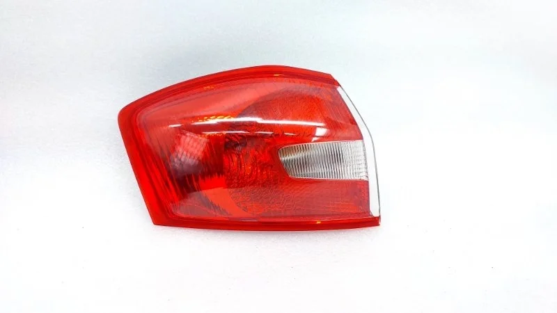Фонарь Ford Kuga 2012